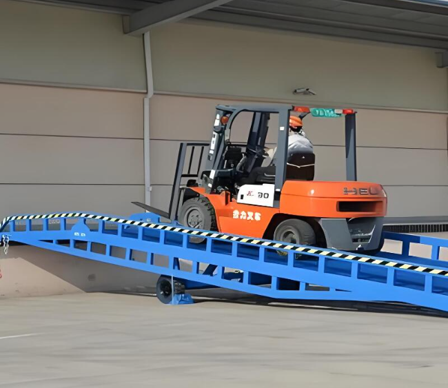 石嘴山移动式卸货平台（叉车用）